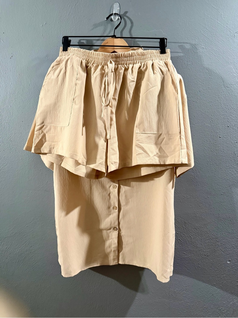 NWOT Women Beige Short Sleeve Button-Up Shirt-Short Set